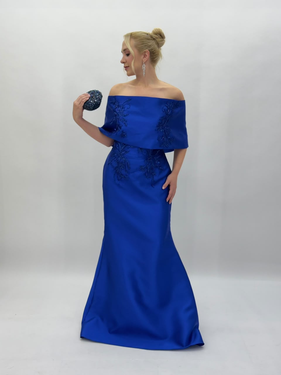 Vestido de Festa ombro a ombro com pala larga em zibeline bordado - COD 6002