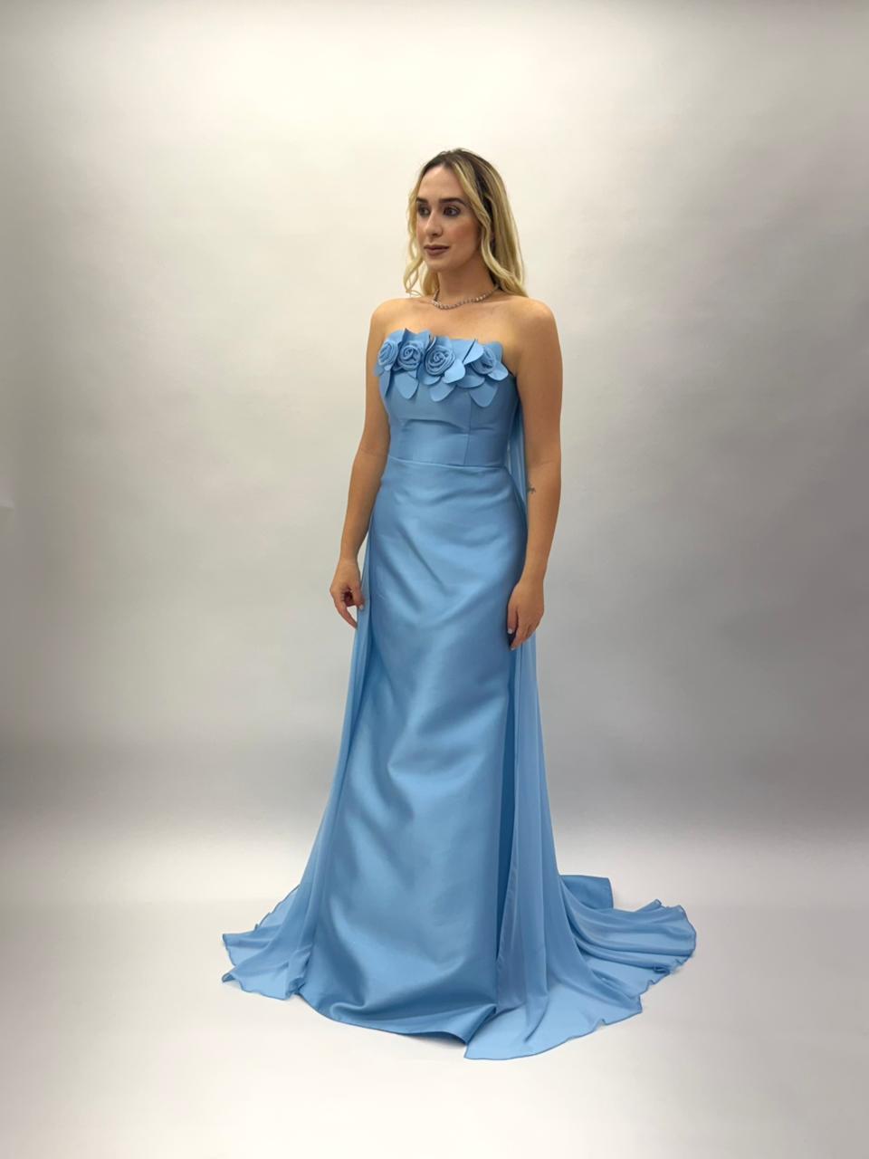 Vestido de festa em zibeline com aplicação de flores e capa - COD 1003
