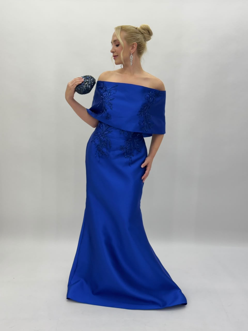 Vestido de Festa ombro a ombro com pala larga em zibeline bordado - COD 6002