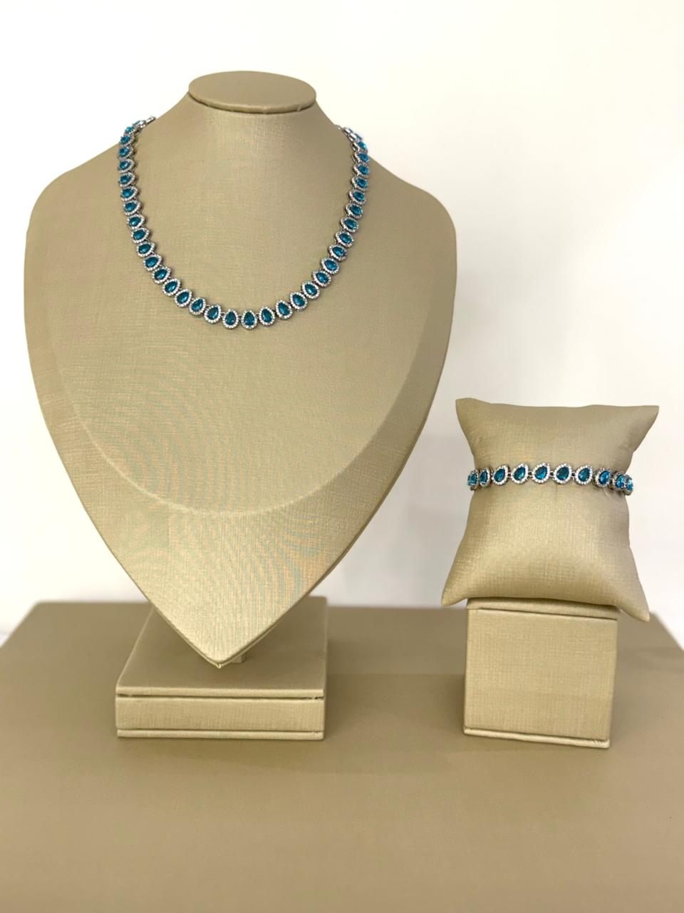 Conjunto Semijoia Mini Gotas Cravejadas Azul Turquesa