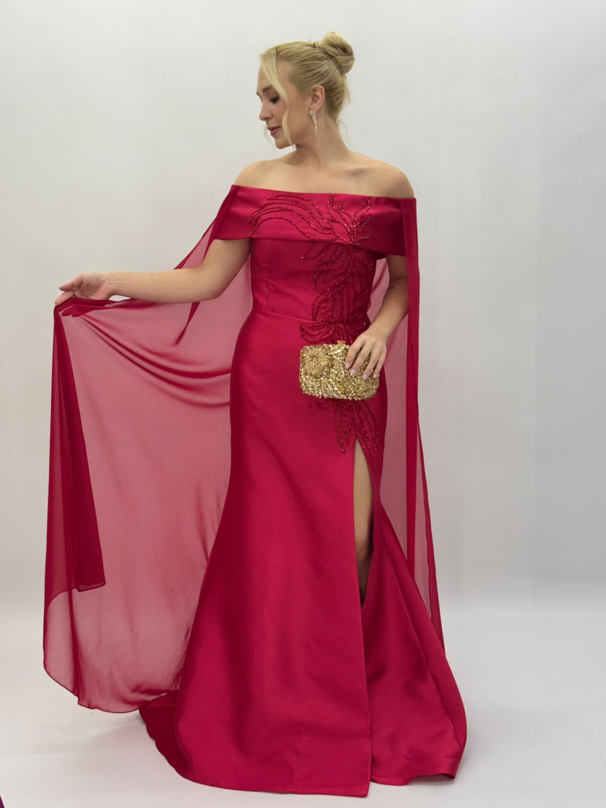 Vestido de Festa modelo ombro a ombro com capa em zibeline bordado - COD 6004