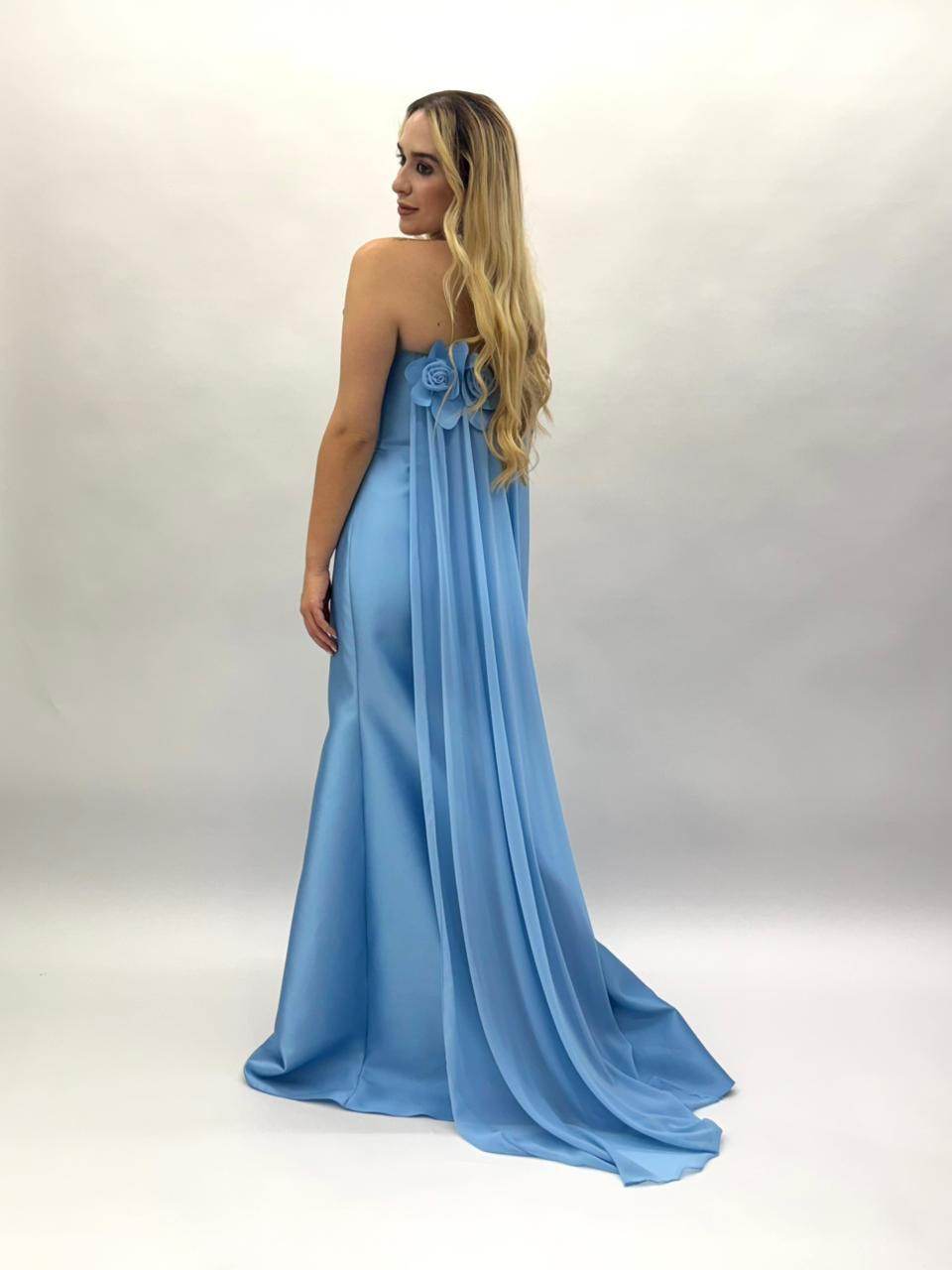 Vestido de festa em zibeline com aplicação de flores e capa - COD 1003