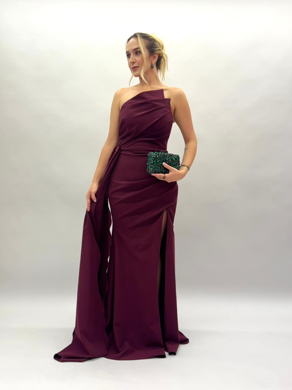 Vestido de festa em crepe tomara que caia com pontas assimetricas e fenda - COD 1010