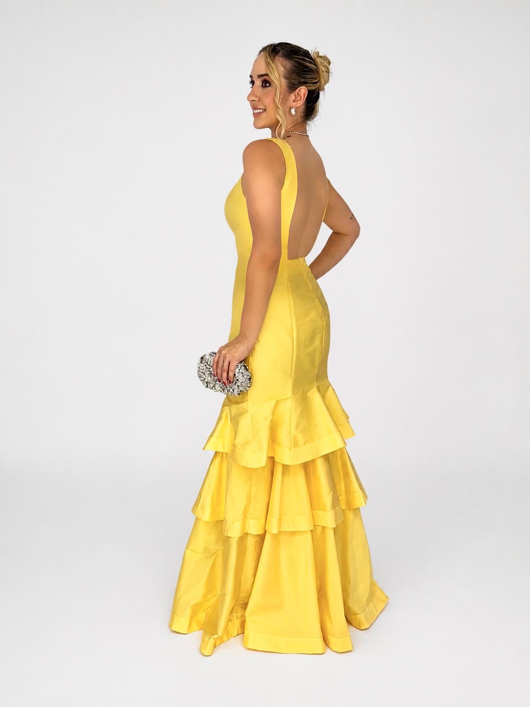 Vestido de Festa modelo sereia em tafetá com decote nas costas e saia em camadas - COD 1011