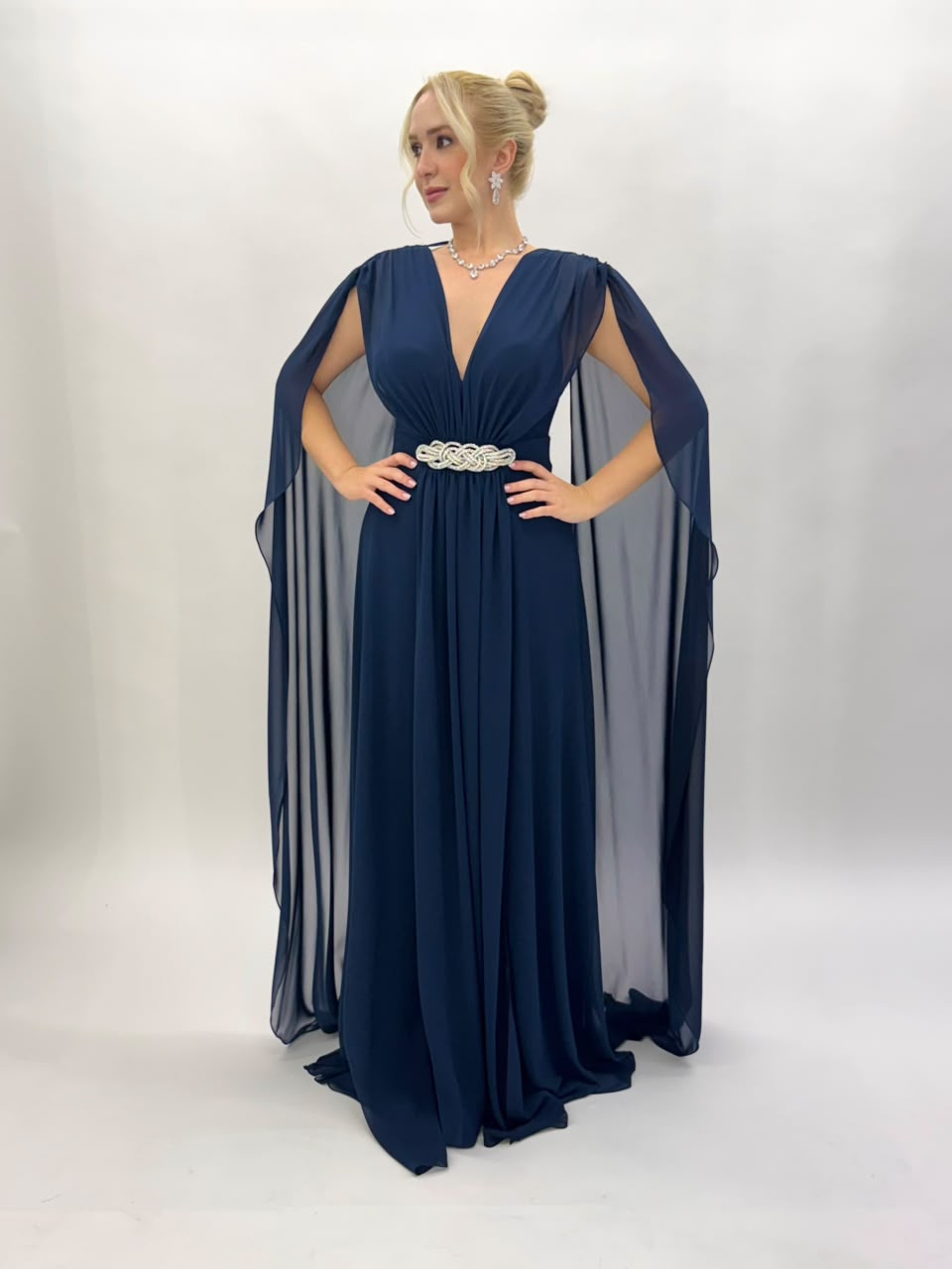 Vestido de Festa manga capa todo em chiffon com detalhe brilhoso  - COD 1017