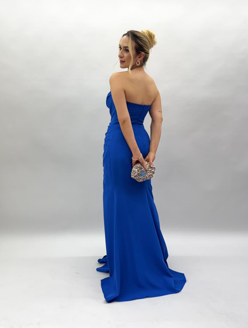 Vestido de festa em crepe tomara que caia com pontas assimetricas e fenda - COD 1010