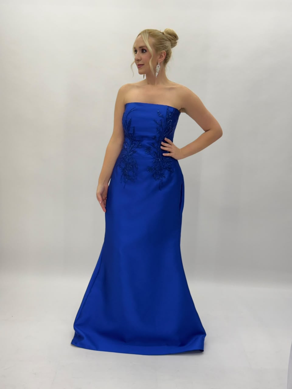 Vestido de Festa ombro a ombro com pala larga em zibeline bordado - COD 6002
