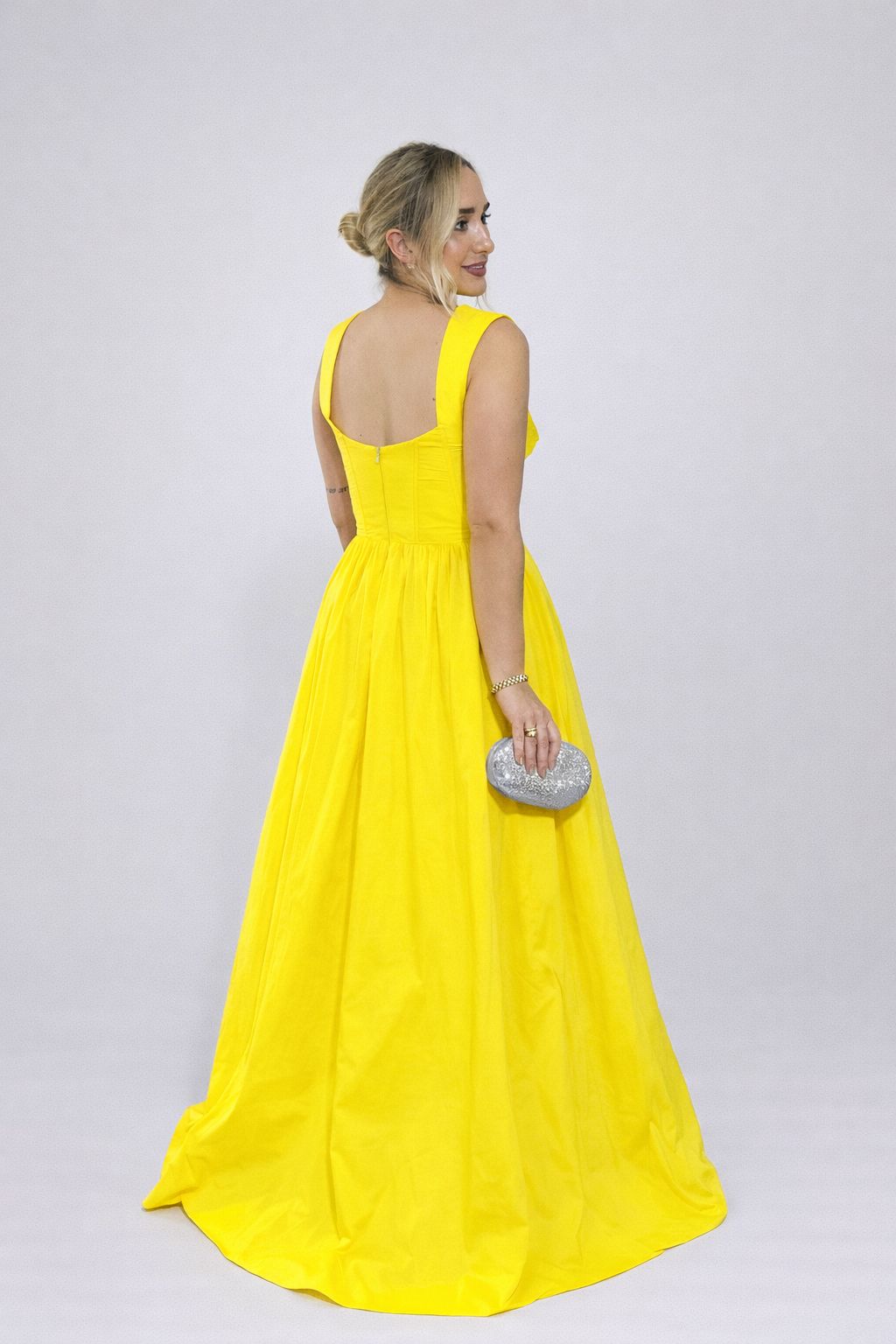 Vestido de festa com alças e decote princesa em tafetá - COD 1004