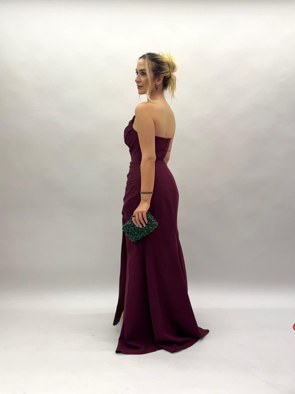 Vestido de festa em crepe tomara que caia com pontas assimetricas e fenda - COD 1010
