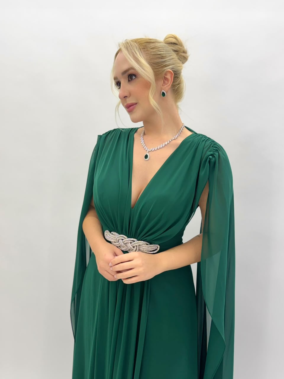Vestido de Festa manga capa todo em chiffon com detalhe brilhoso  - COD 1017