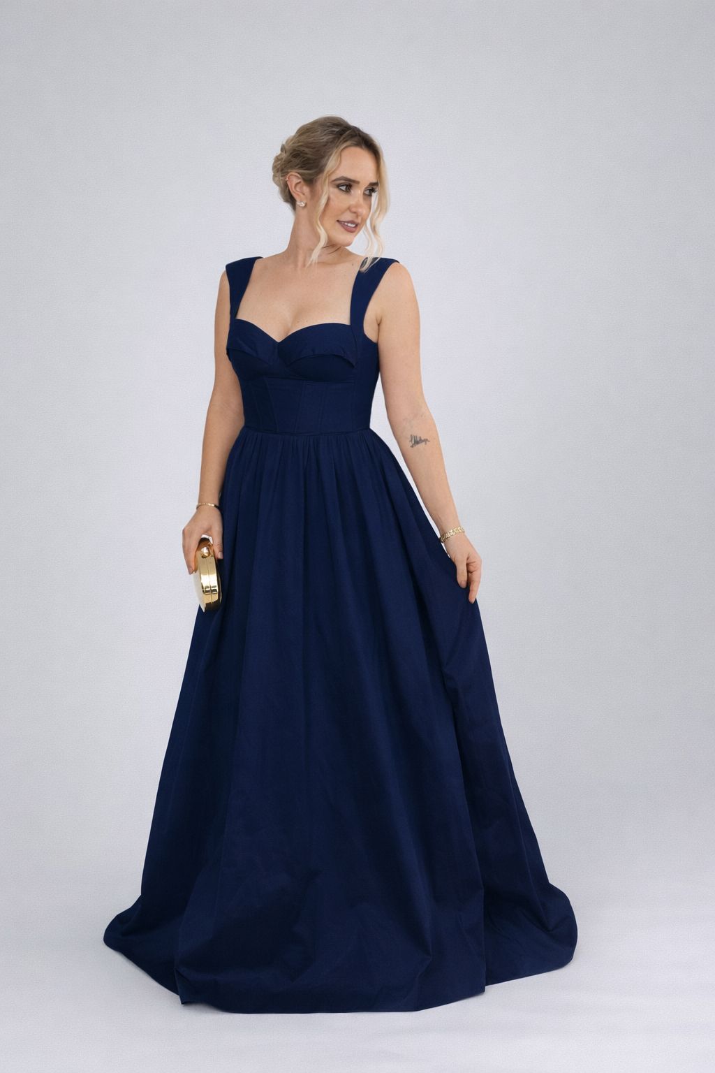 Vestido de festa com alças e decote princesa em tafetá - COD 1004