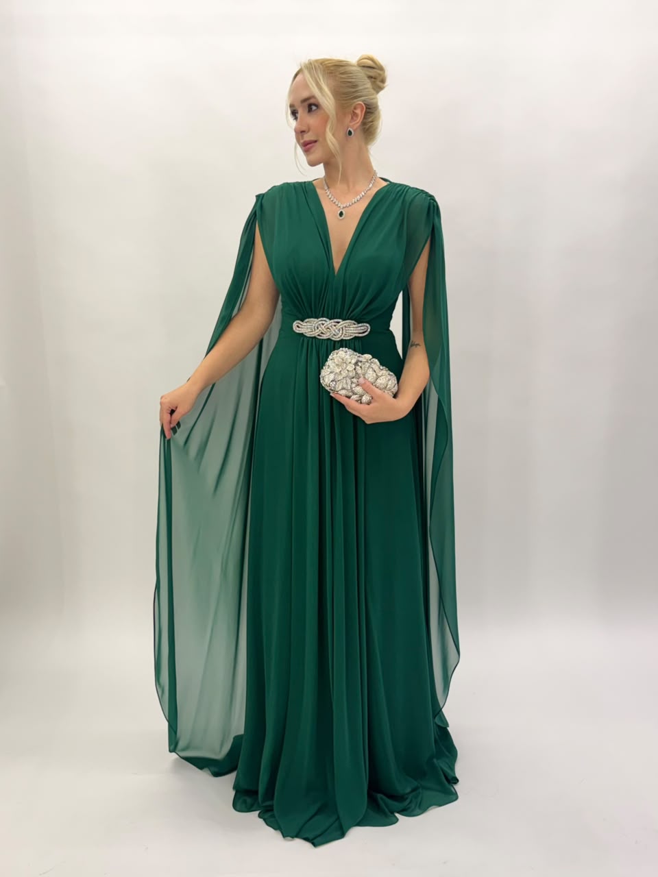 Vestido de Festa manga capa todo em chiffon com detalhe brilhoso  - COD 1017