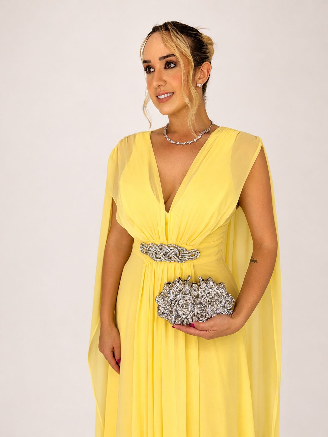 Vestido de Festa manga capa todo em chiffon com detalhe brilhoso  - COD 1017