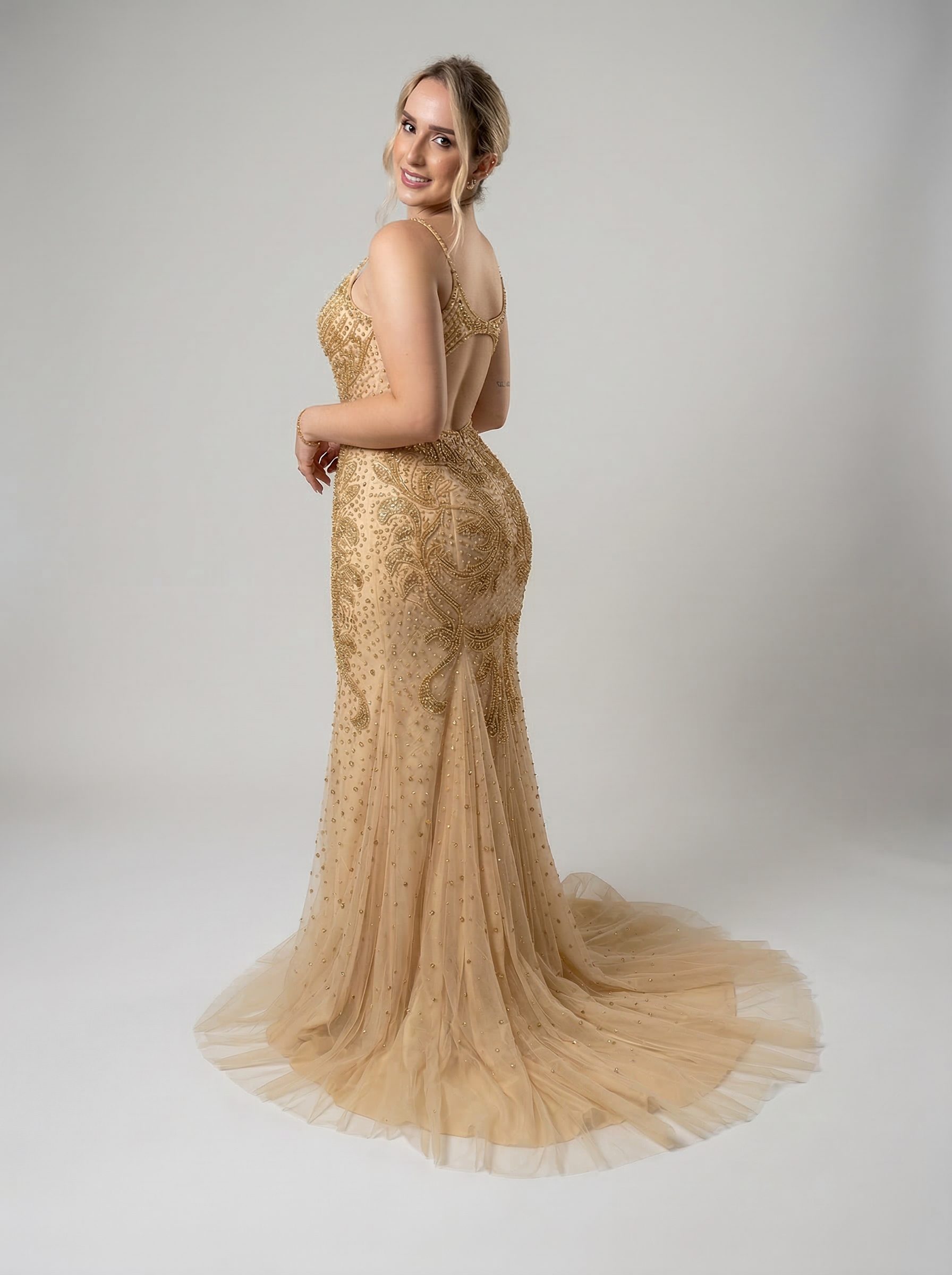 Vestido de festa semi sereia bordado em pedrarias - COD 5002