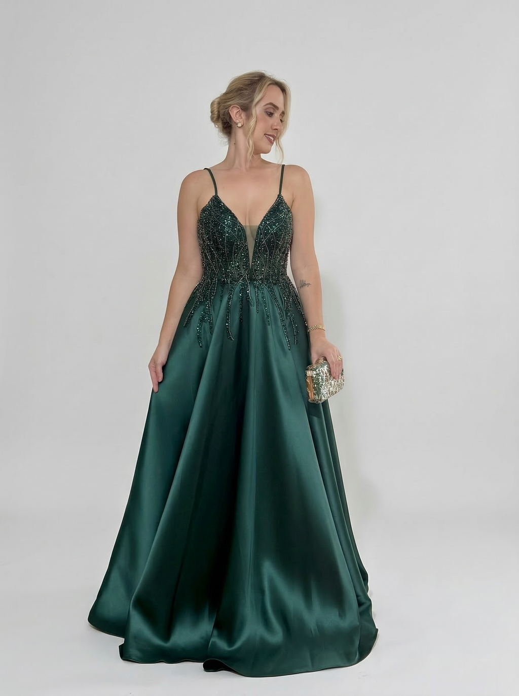 Vestido de Festa com alças finas bordado em pedrarias e saia em zibeline - COD 5009