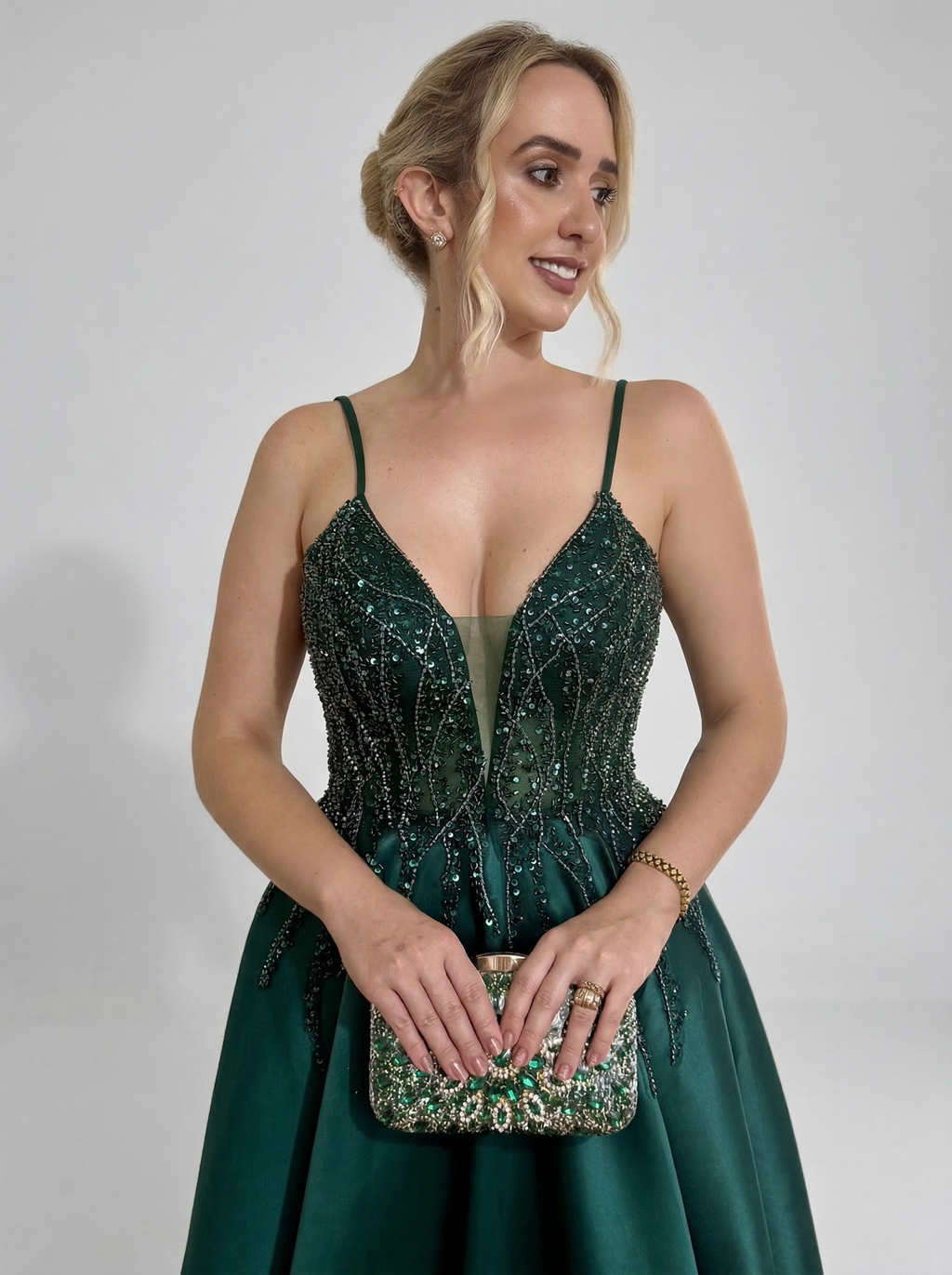 Vestido de Festa com alças finas bordado em pedrarias e saia em zibeline - COD 5009