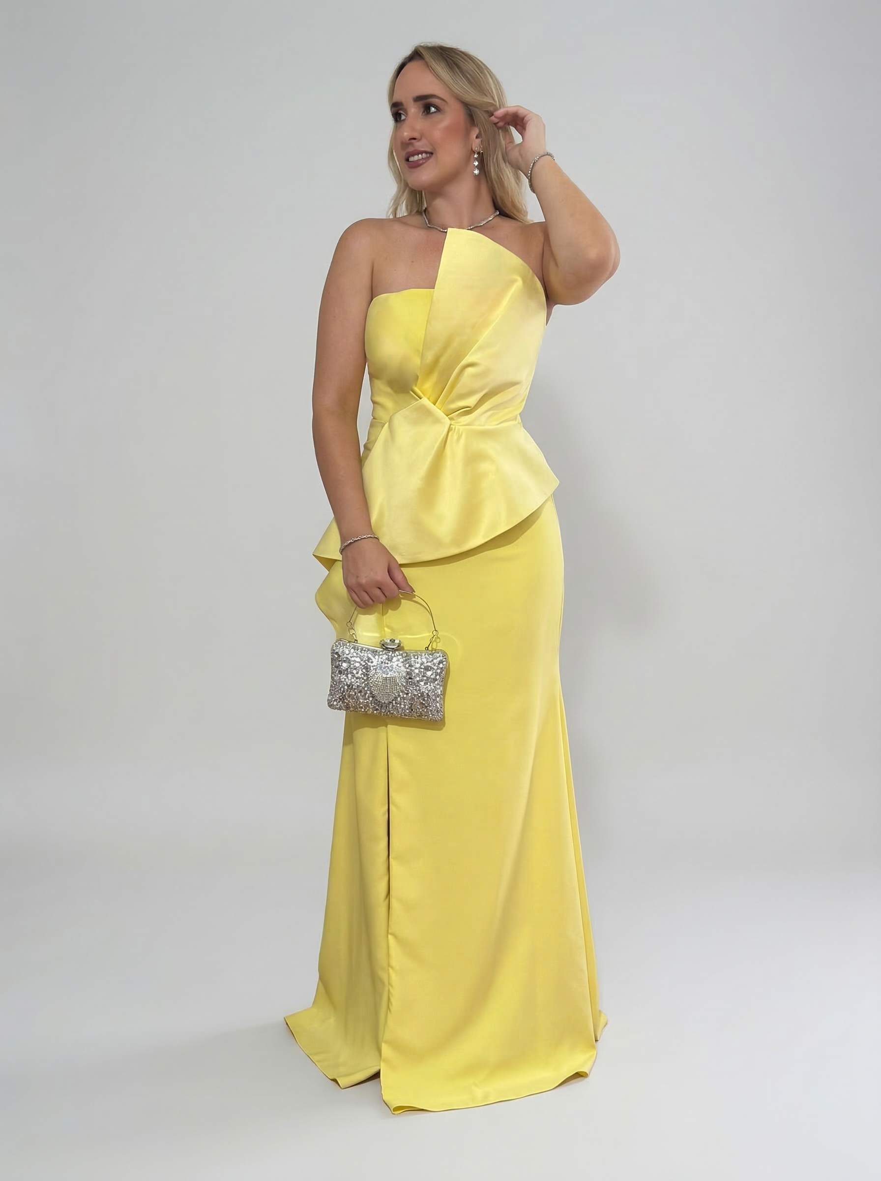 Vestido de Festa tomara que caia em crepe com laço assimetrico - COD 1013