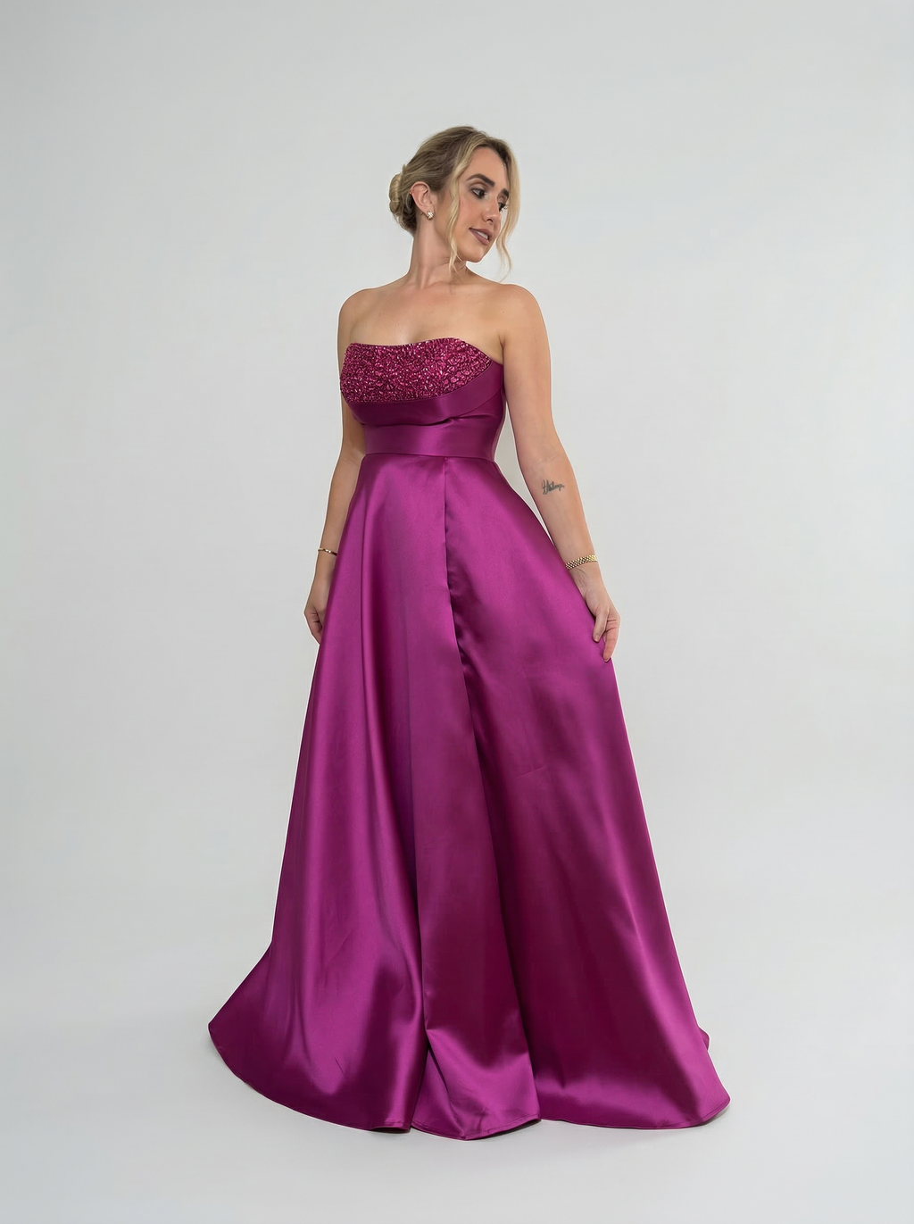 Vestido de festa tomara que caia em zibeline com busto bordado saia evase - COD 5008
