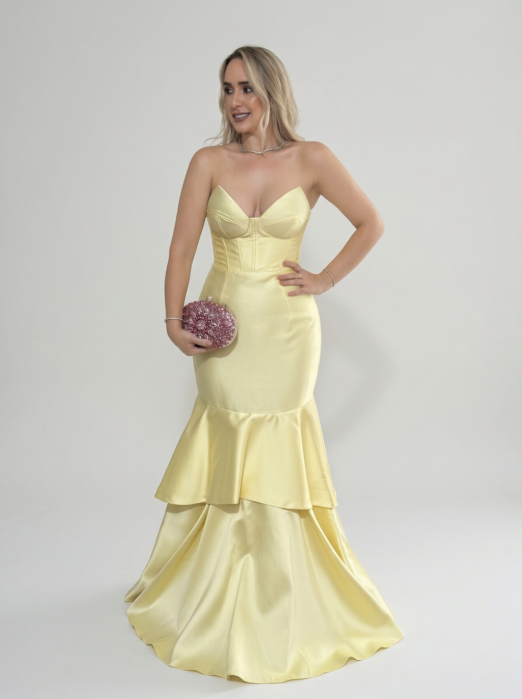 Vestido de festa tomara que caia sereia decote gatinho e saia em camadas - COD 1014