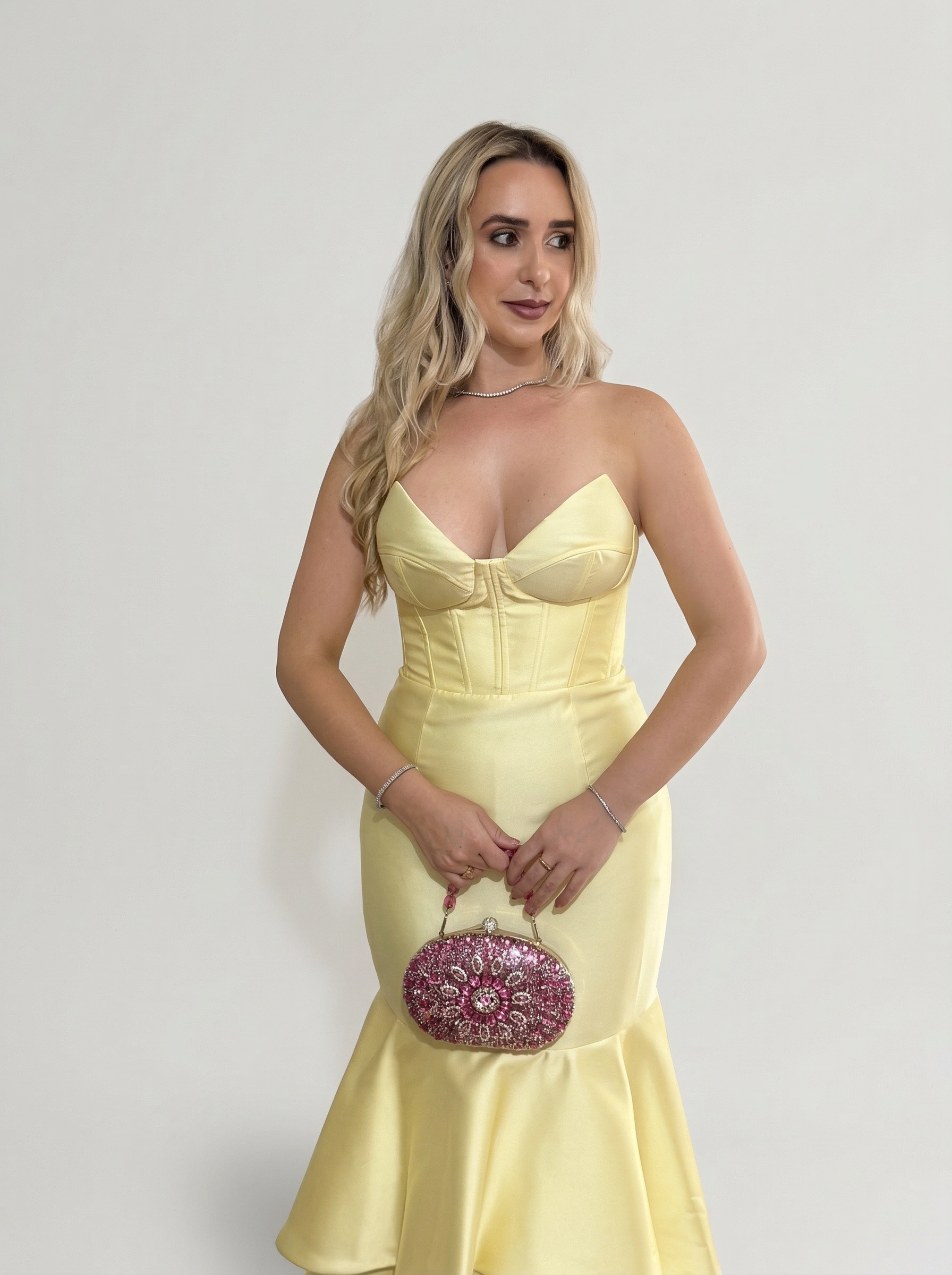 Vestido de festa tomara que caia sereia decote gatinho e saia em camadas - COD 1014