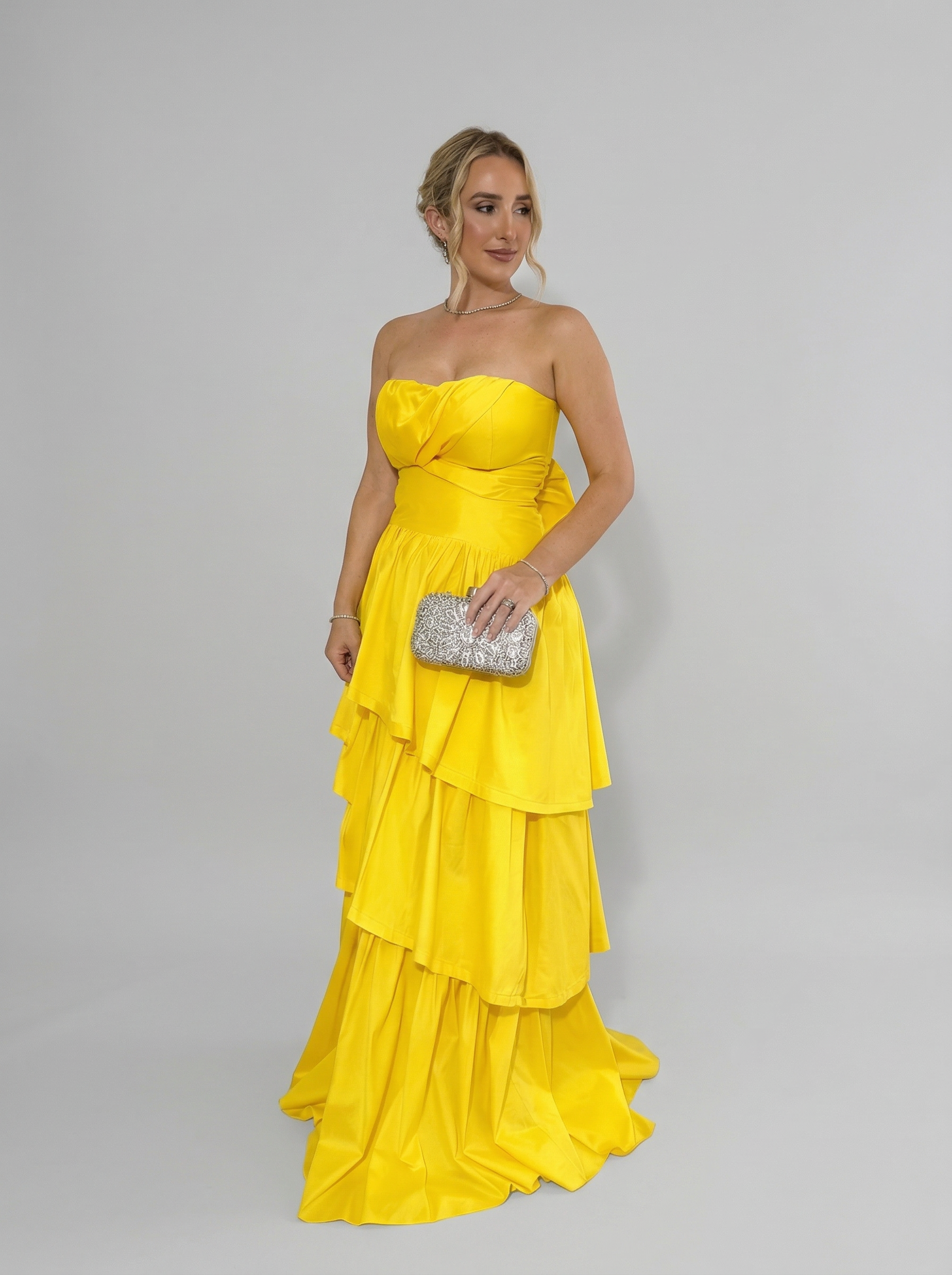 Vestido de Festa em tafetá com laço multiformas e saia em camadas - COD 1012