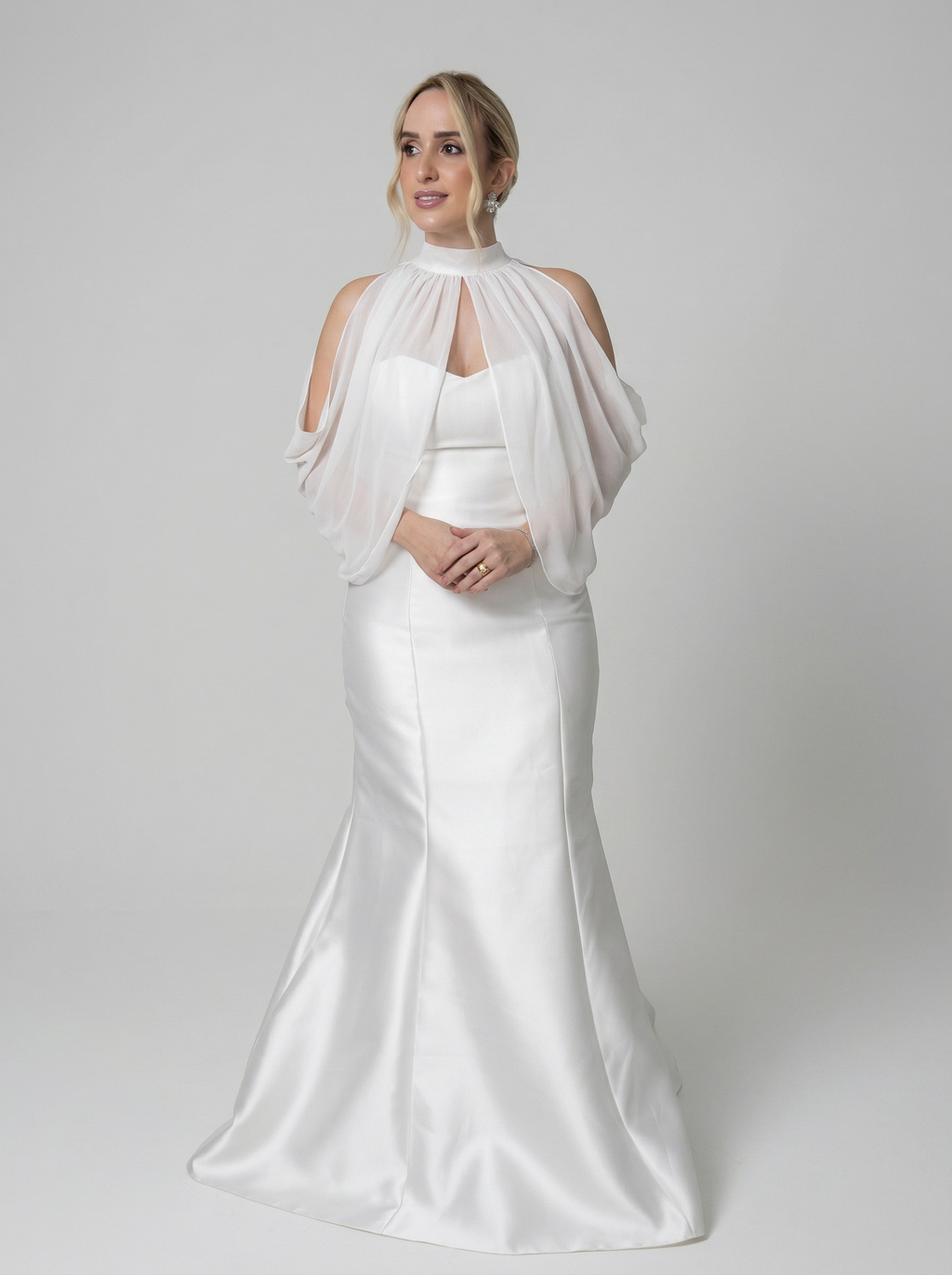 Vestido de noiva em zibeline semi sereira com capa removível - COD 4008