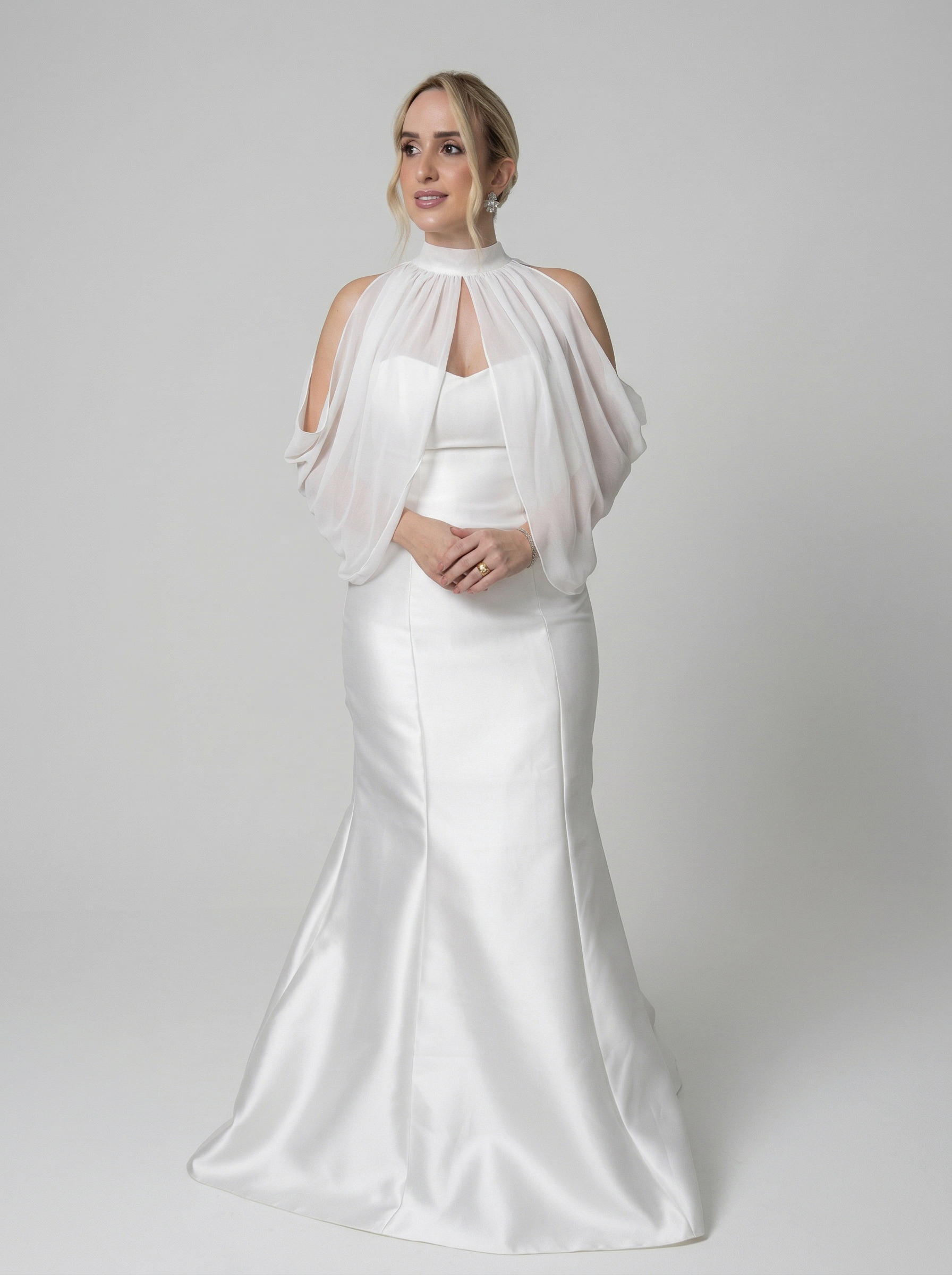 Vestido de noiva em zibeline semi sereira com capa removível - COD 4008