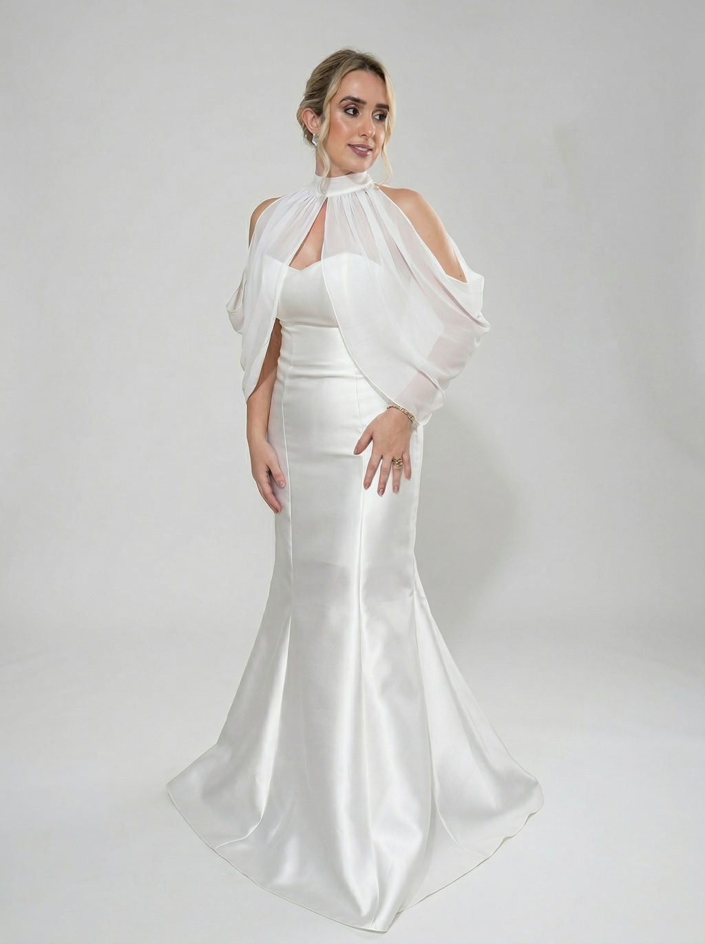Vestido de noiva em zibeline semi sereira com capa removível - COD 4008