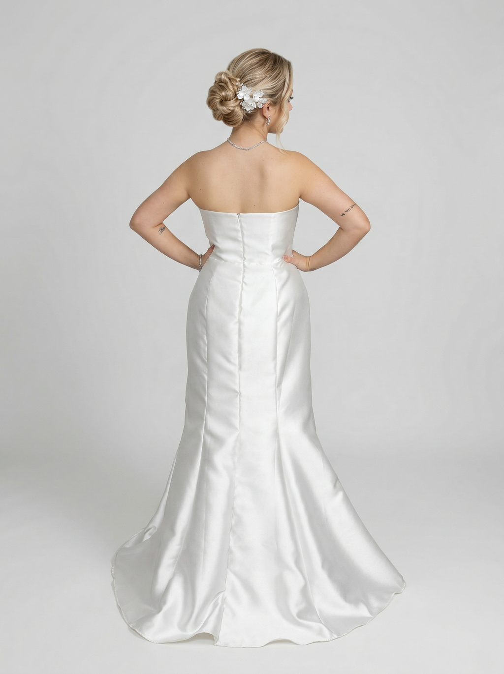 Vestido de Noiva em zibeline tomara que caia com pregas laterais - COD 4009