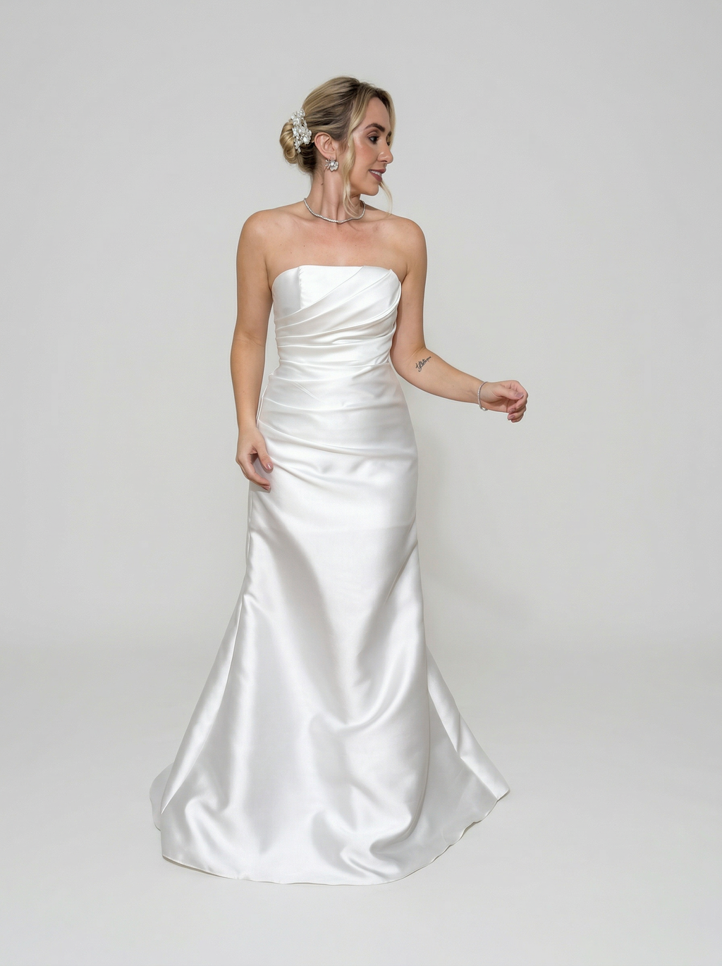 Vestido de Noiva em zibeline tomara que caia com pregas laterais - COD 4009