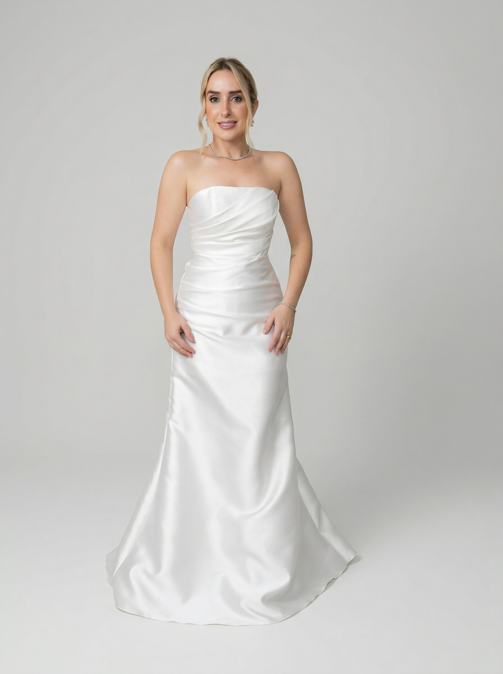 Vestido de Noiva em zibeline tomara que caia com pregas laterais - COD 4009