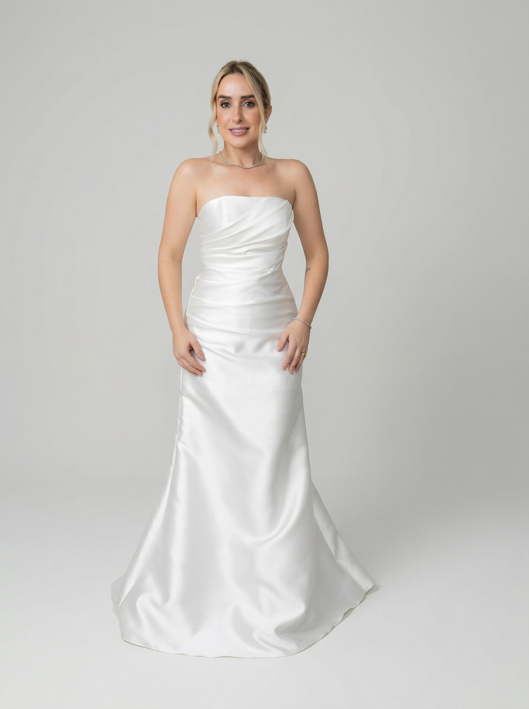 Vestido de Noiva em zibeline tomara que caia com pregas laterais - COD 4009