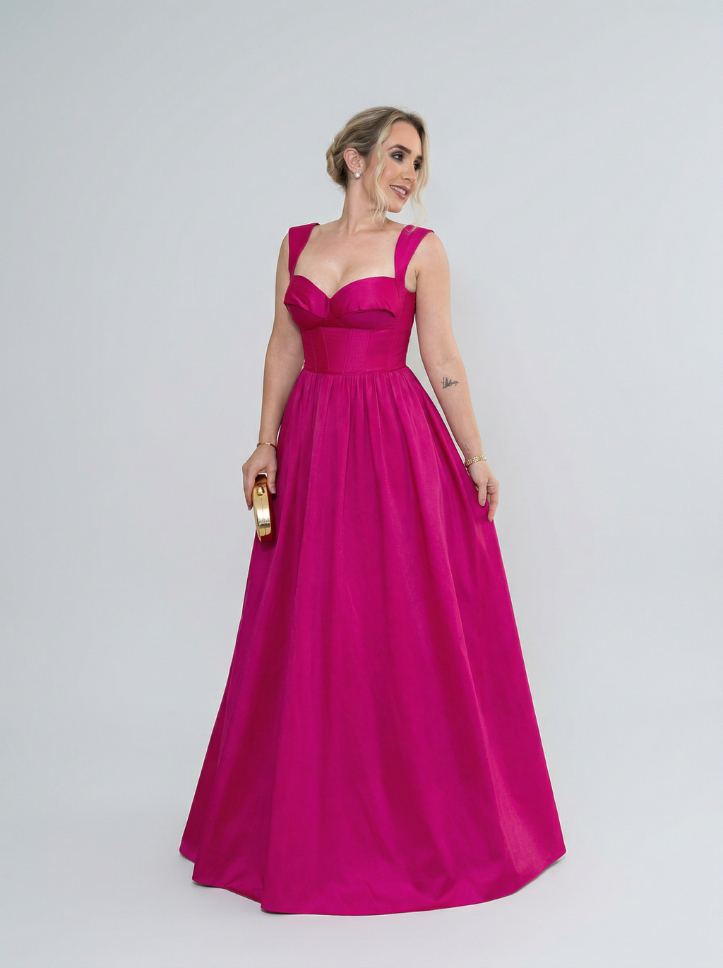 Vestido de festa com alças e decote princesa em tafetá - COD 1004