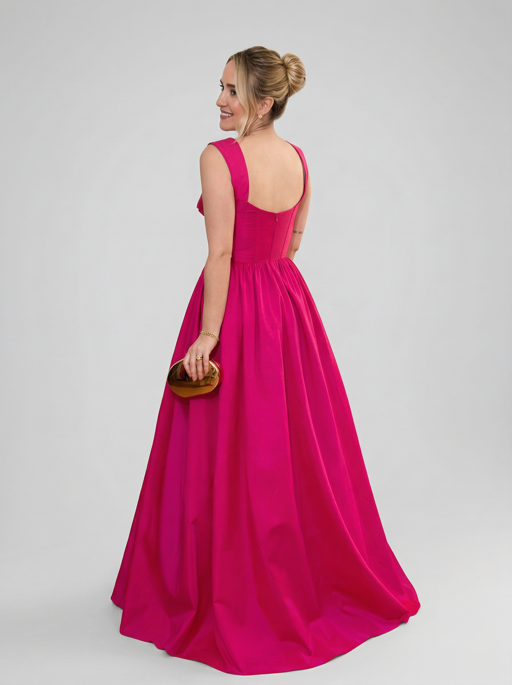 Vestido de festa com alças e decote princesa em tafetá - COD 1004