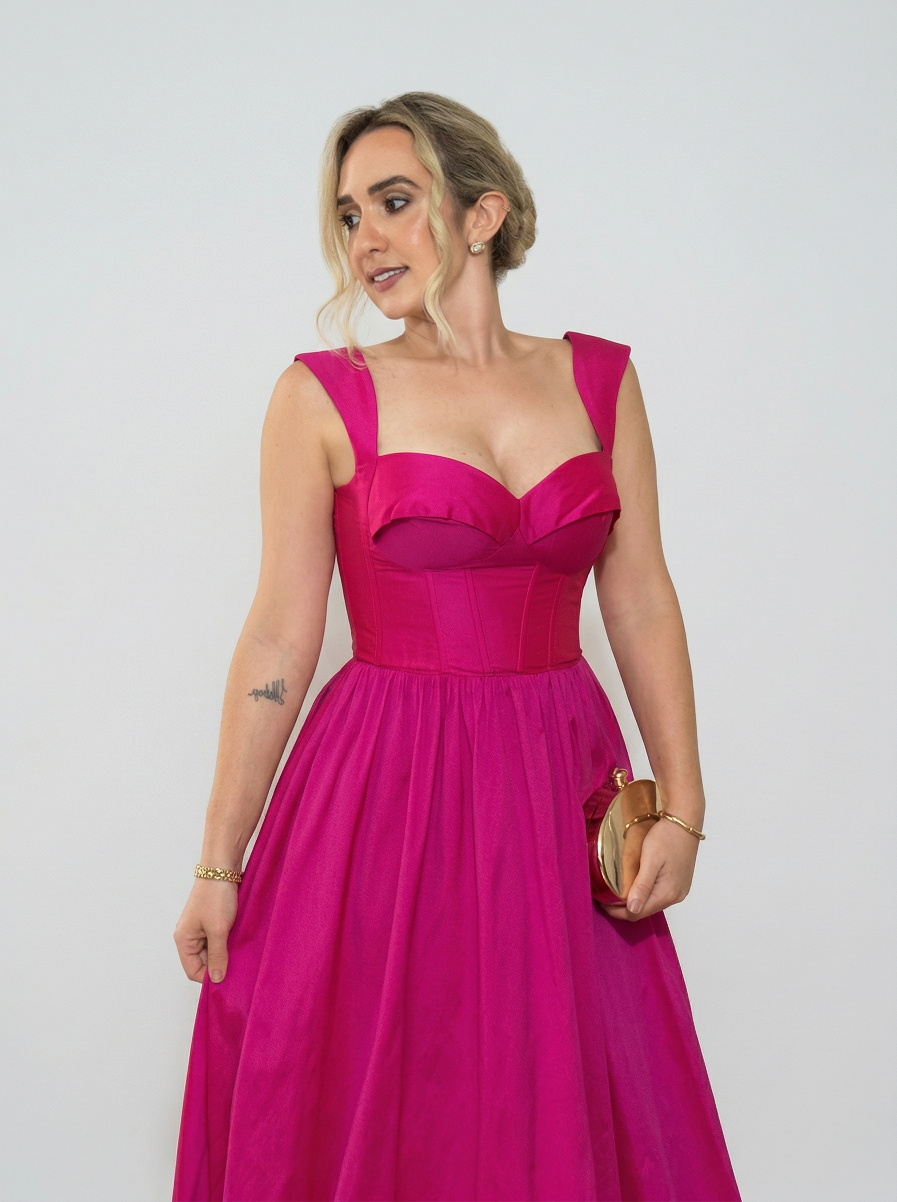 Vestido de festa com alças e decote princesa em tafetá - COD 1004